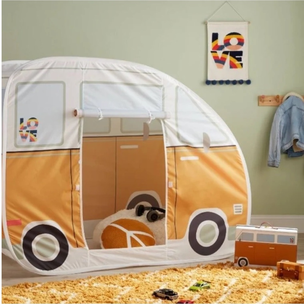 TARGET PILLOWFORT VAN PLAYHOUSE